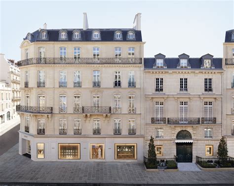 Dior: The Legendary 30, Avenue Montaigne